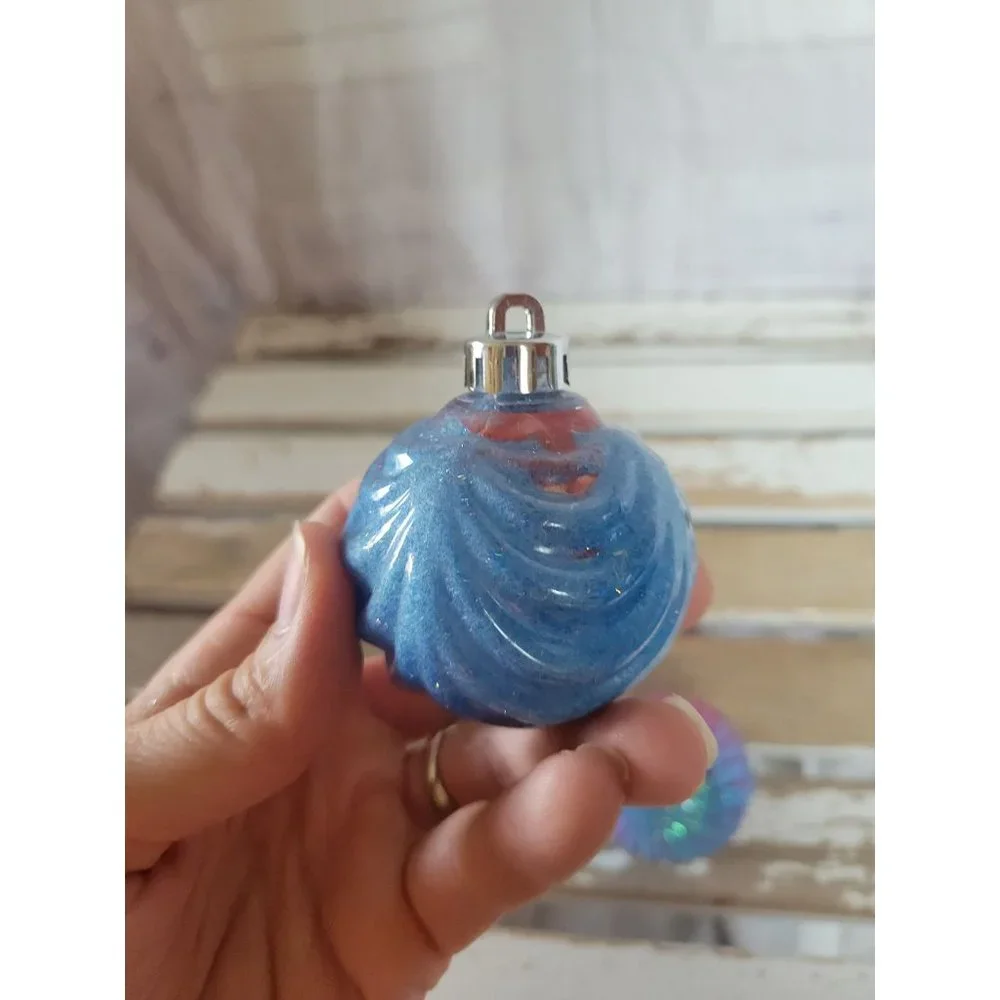 Tie dye Blue sparkle‎ pink plastic ball ornament se